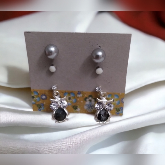💥3/$12 Rhinestone Owl Earring Set - Picture 3 of 8